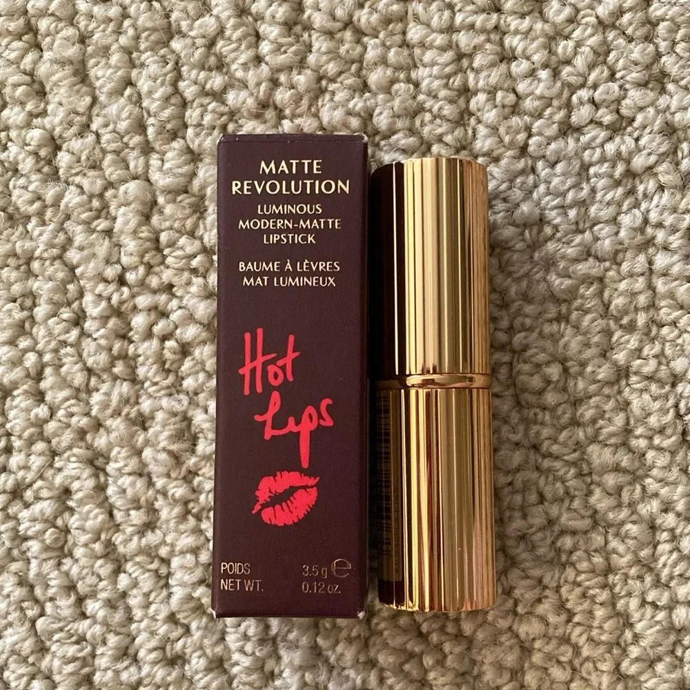 Charlotte Tilbury Matte Revolution Hot Lips Kidman’s Kiss Rose Pink Lipstick